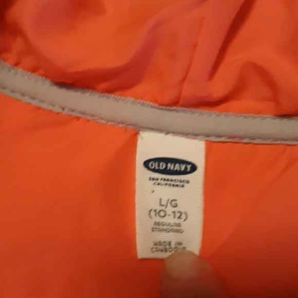 Old Navy sz 10/12 fuzzy thick vest - Picture 3 of 3